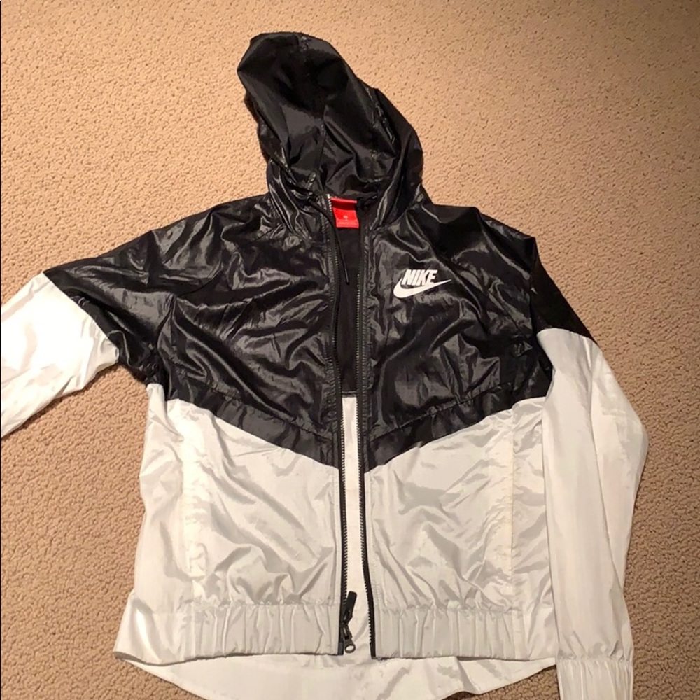 Nike Wind breaker!!!